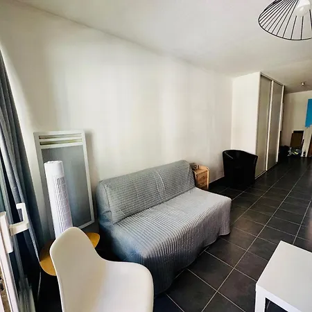 Apartmán Et Spacieux A 10 Minutes Du Centre De Et 5 Min De L'entree D'autoroute Acces Faciles Et Dans Quartier Calme Nice