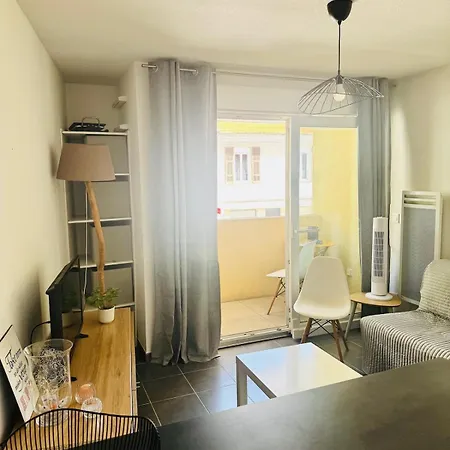 Apartmán Et Spacieux A 10 Minutes Du Centre De Et 5 Min De L'entree D'autoroute Acces Faciles Et Dans Quartier Calme *
