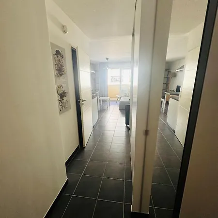Apartmán Et Spacieux A 10 Minutes Du Centre De Et 5 Min De L'entree D'autoroute Acces Faciles Et Dans Quartier Calme *
