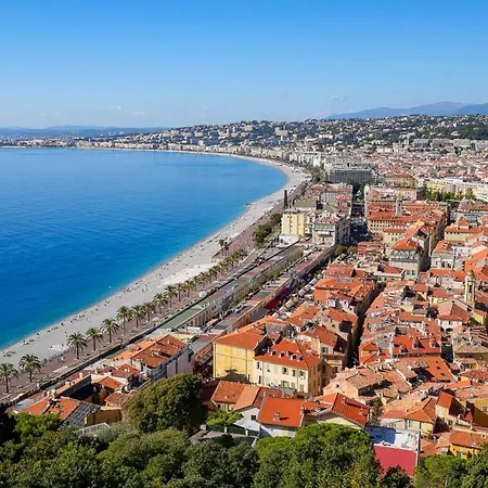 Et Spacieux A 10 Minutes Du Centre De Et 5 Min De L'entree D'autoroute Acces Faciles Et Dans Quartier Calme Nice